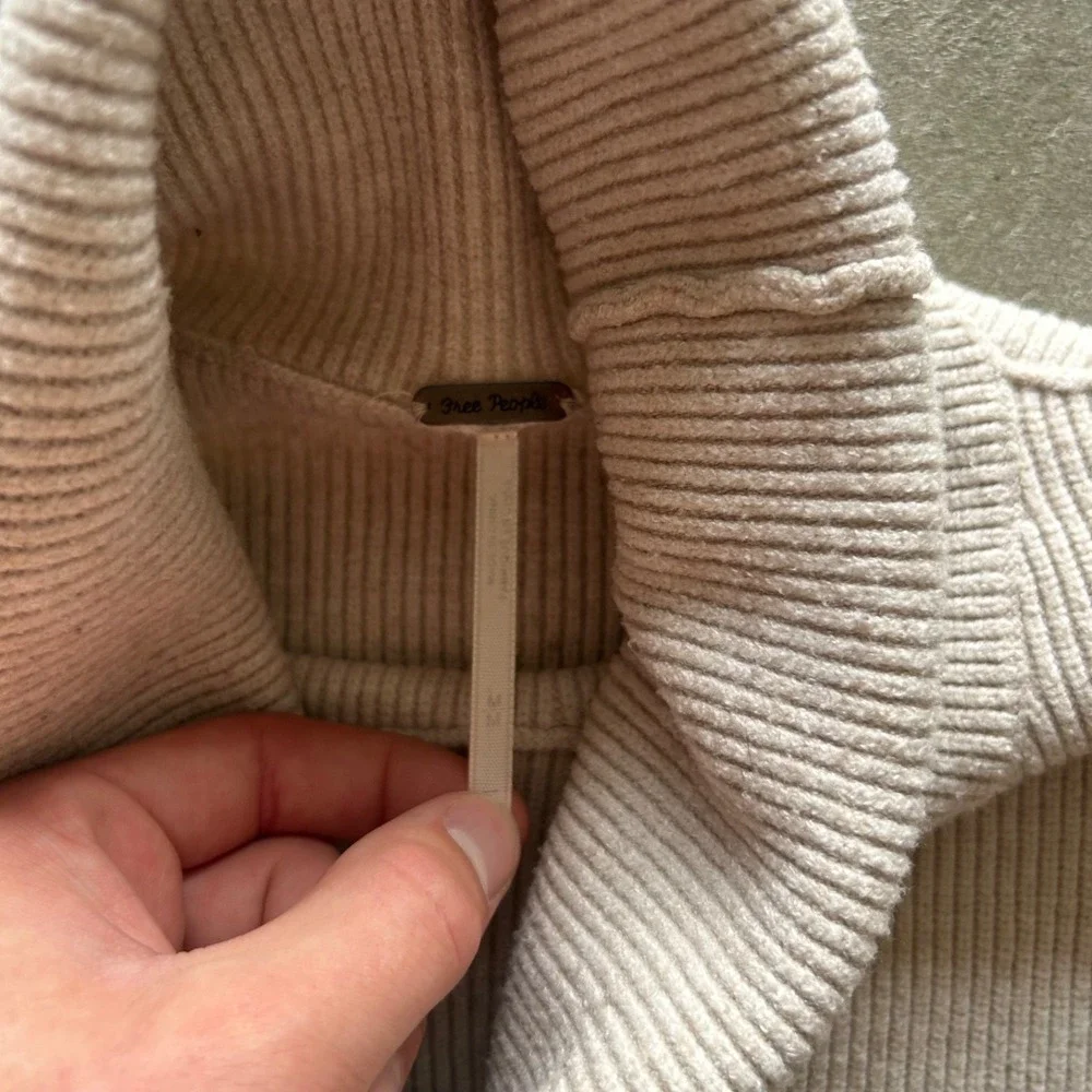 Free People Flawless Turtleneck Sweater Women's Medium Tan Ribbed Knit Pullover